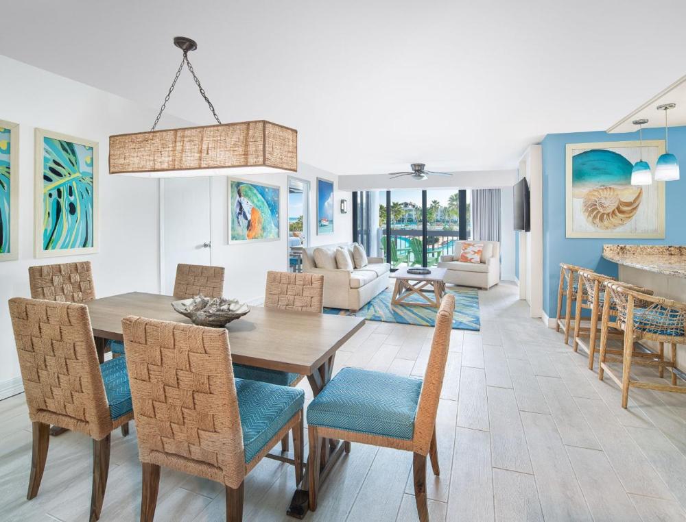 Two Bedroom Condo (King and Queen) with Ocean View interior